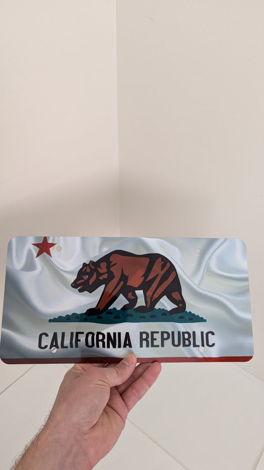 Matrícula con la bandera de California