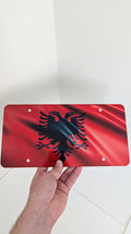 Matrícula con bandera de Albania